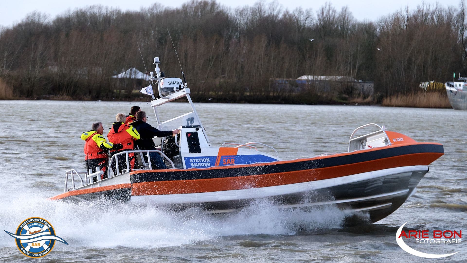 Nieuwe reddingboot gedoopt foto 1